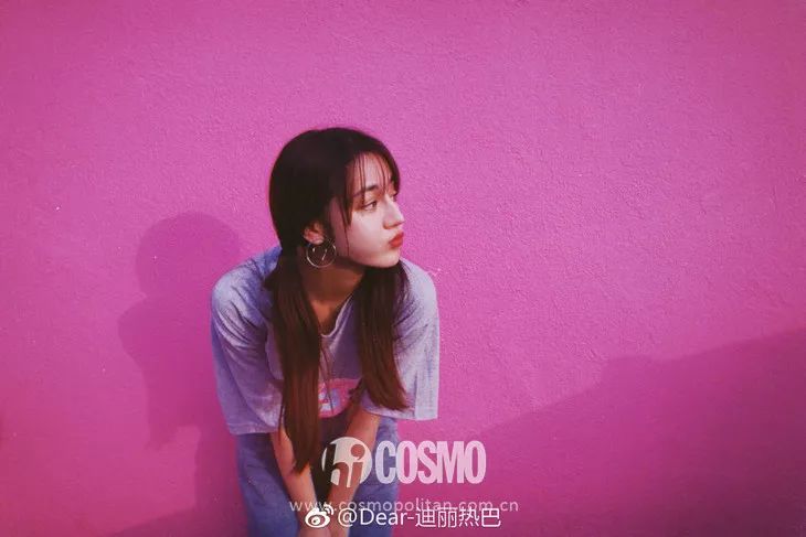 周洁琼剪刘海的样子,周洁琼小红帽