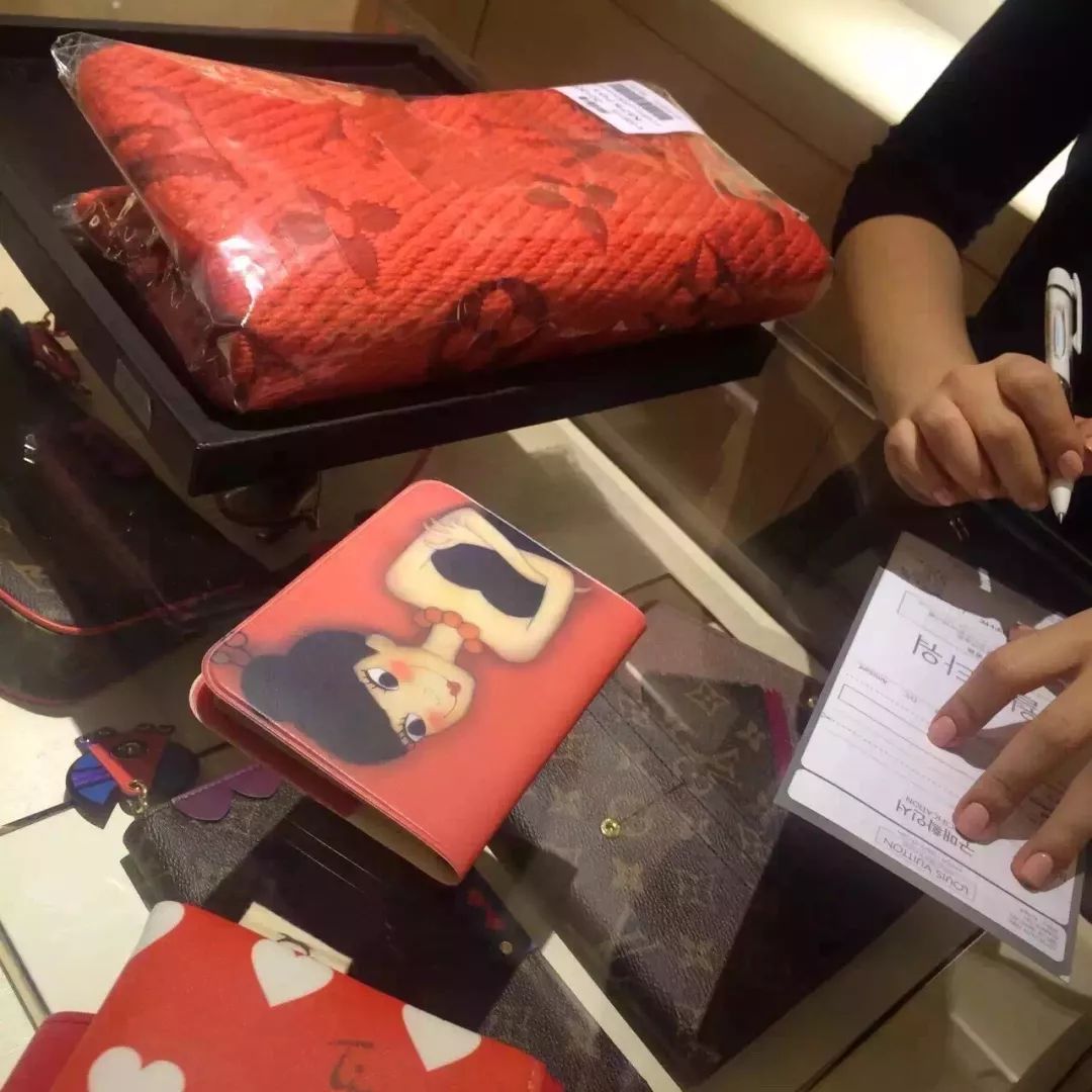 山东首家国人市内免税店,国内免税店购物必买