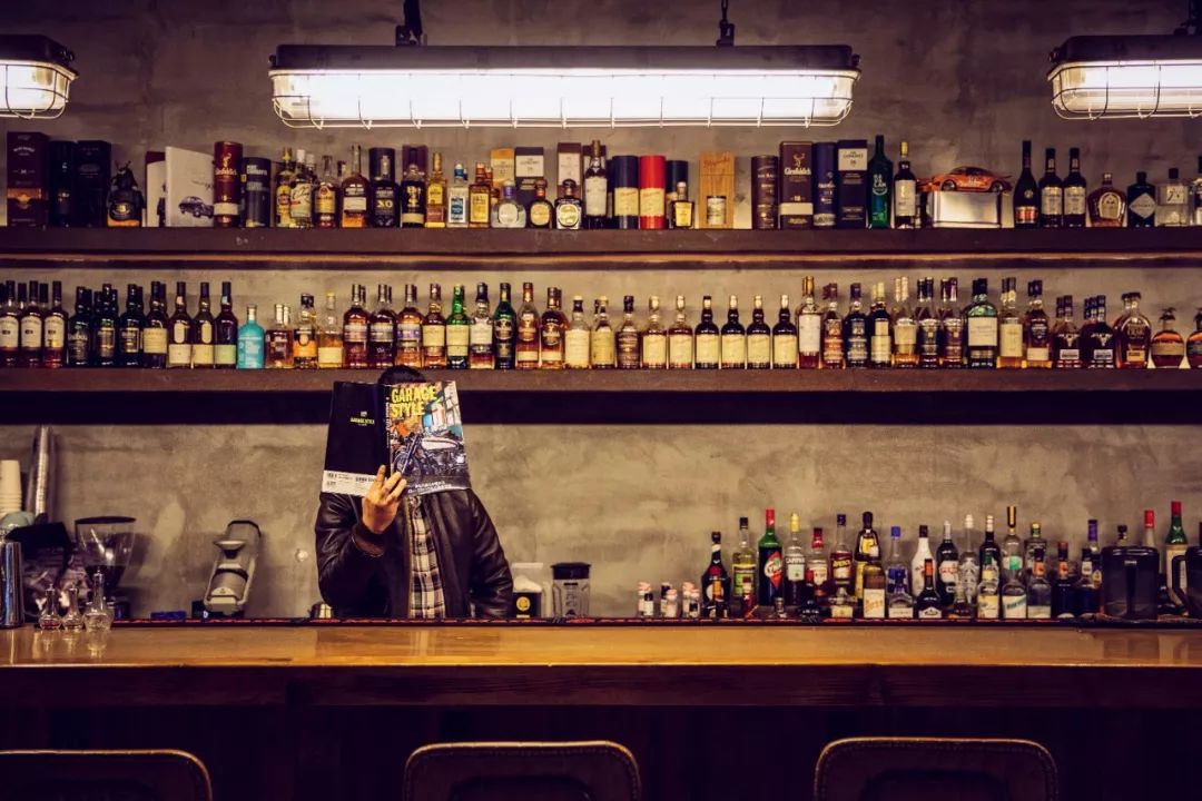 不喜欢保时捷的复古酒吧老板不是好商人