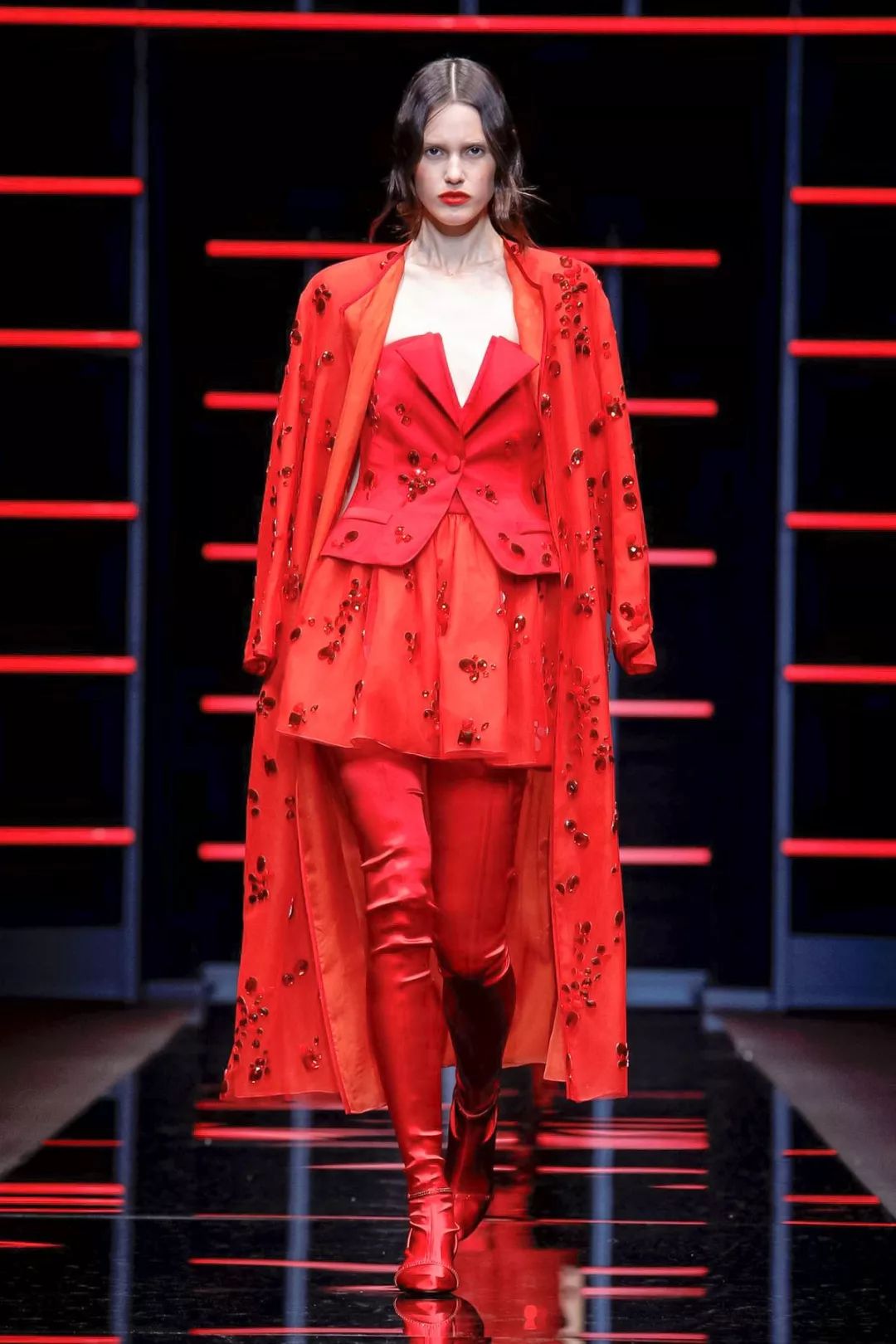 看完这场EmporioArmani，我终于感受到自由女性的魅力