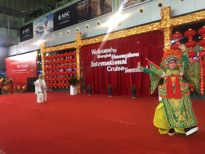 玛丽女王2号邮轮入境三亚,玛丽女王二号游轮抵达上海