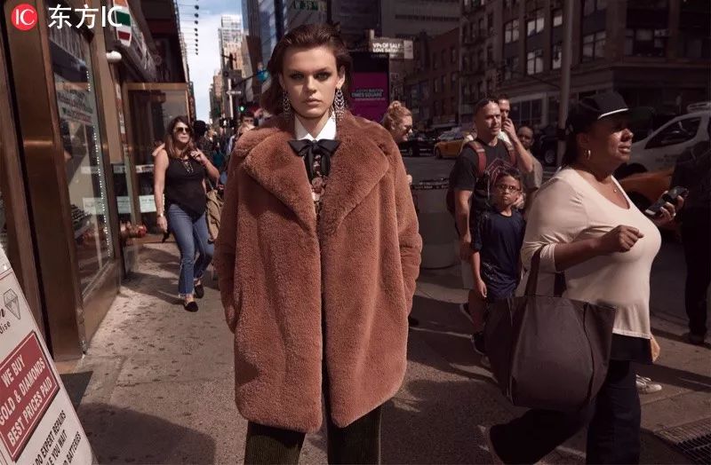 编辑实测：带大耳环耳朵疼不疼？