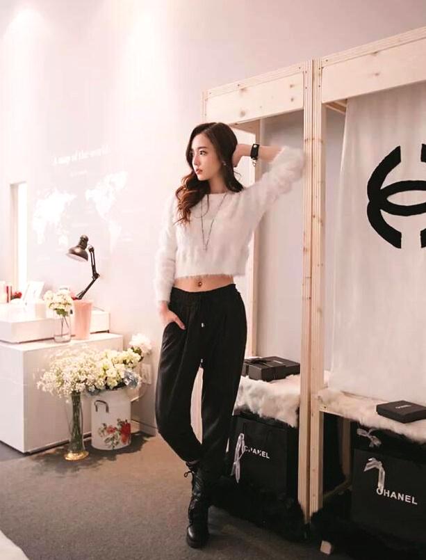 孙允珠黑色毛衣怎么穿,孙允珠毛衣穿搭