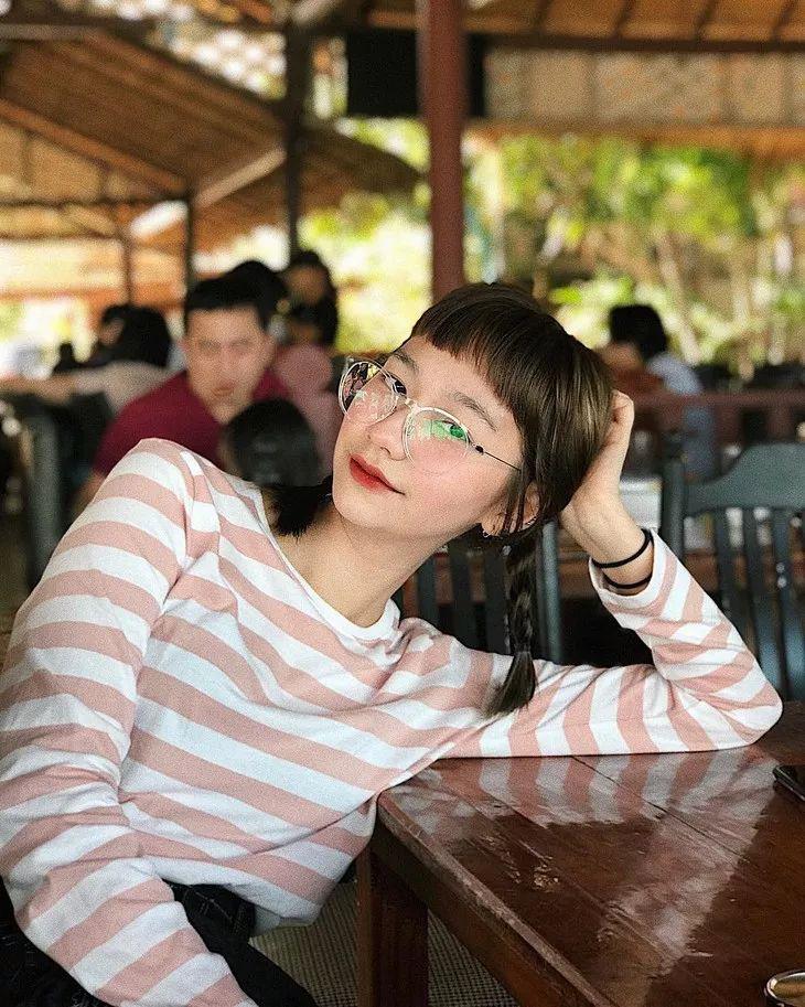 泰国网红眼镜妹,泰国最近很火的眼镜妹