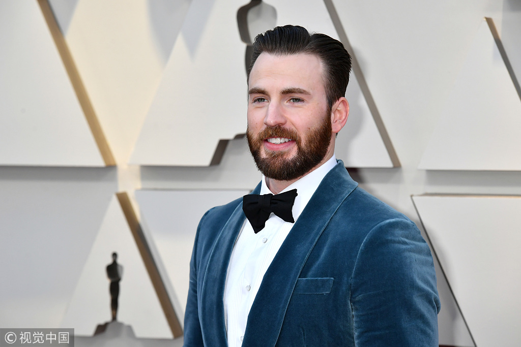 ladygaga佩戴蒂芙尼,ladygaga致敬赫本造型