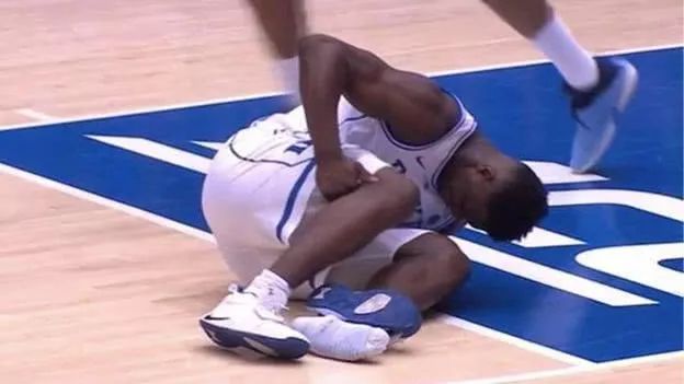 一双价值13亿美金的鞋,被NBA准状元在赛场踩烂了