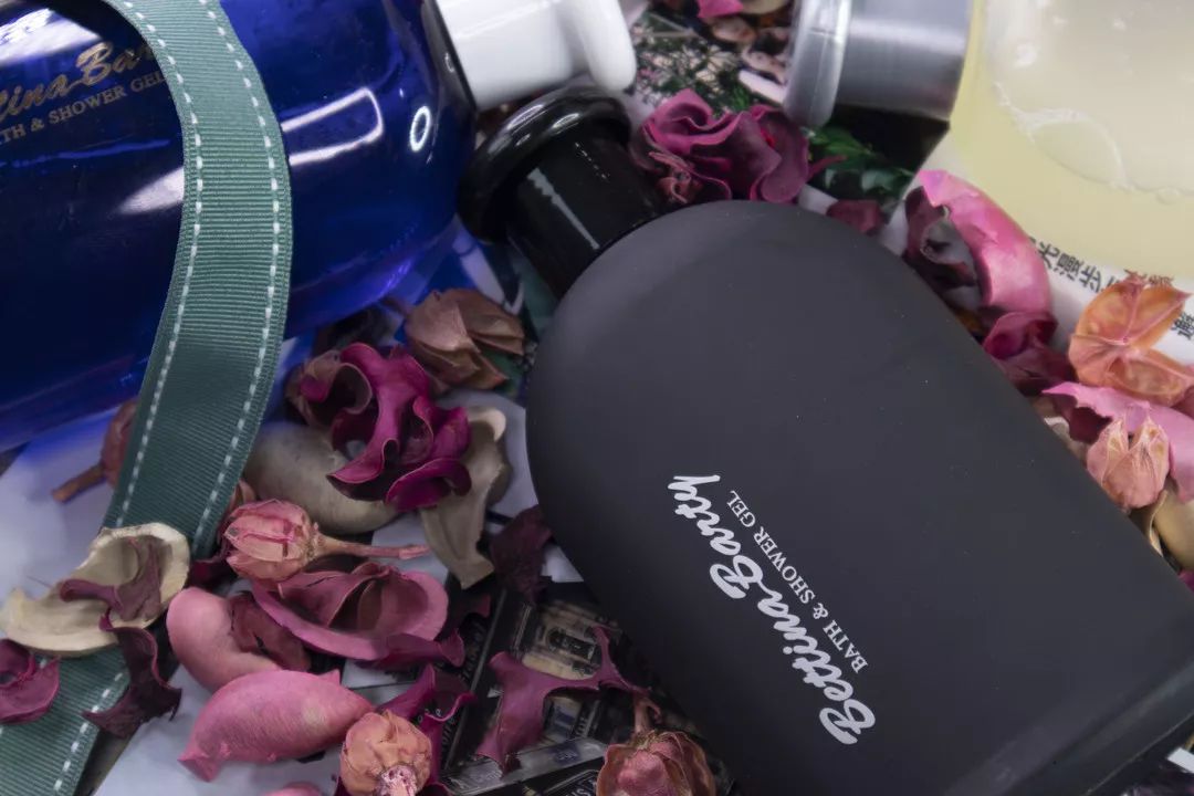 对不起，我没喷香水，那香味是我自带的