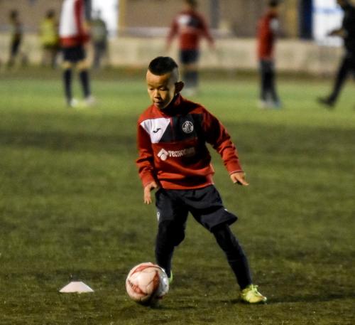 中国足球14岁西班牙小将,中国足球第一位加入欧洲豪门球员