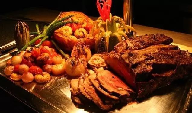 自助餐店一年可以赚多少钱,开个12元自助餐一年能赚多少钱