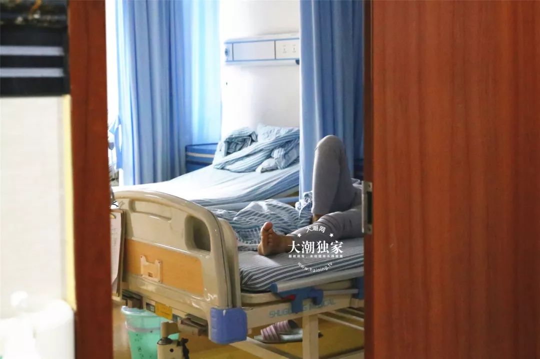 一女子手指被夹后断了,可怕女孩手指被缝