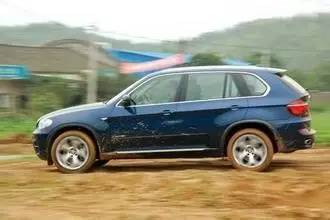 开车遇到泥路怎么解决,泥泞路上行驶需要注意什么