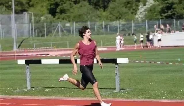 「维维足球理念」“运动第一,学习第二”，英国名校的体育教育是这样的