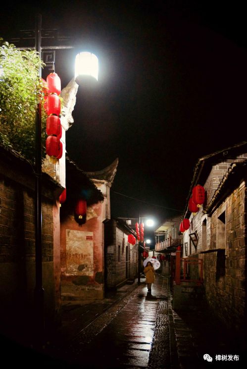 一位临江游子的故乡情：烟雨临江