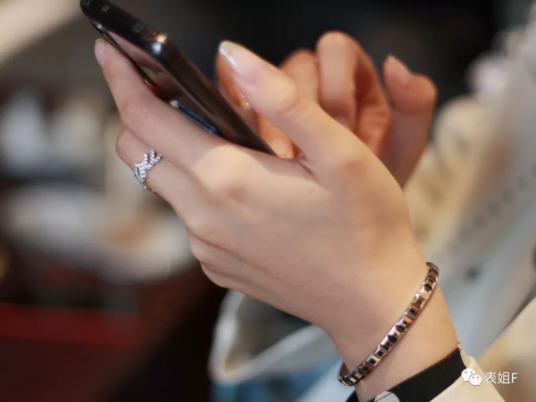 配饰年轻有气质,配饰发展大致分为几个阶段