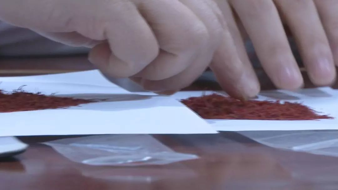 藏红花会有人工染色的吗,藏红花是不是染色的