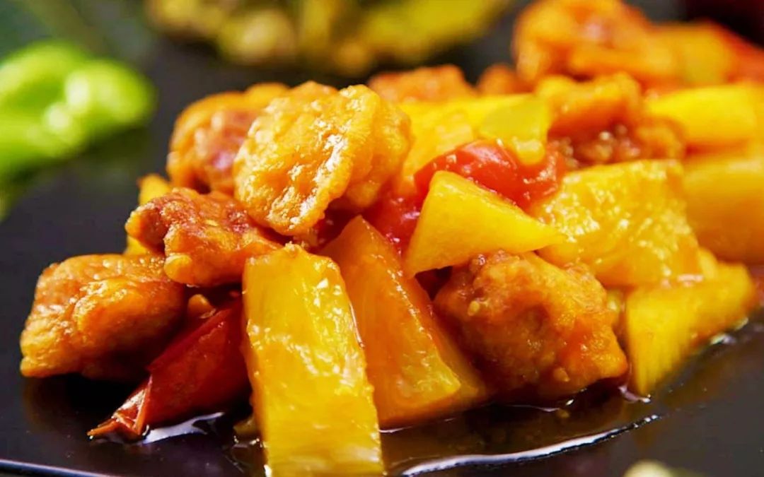 现在正是吃菠萝的季节,当下正值吃菠萝的季节