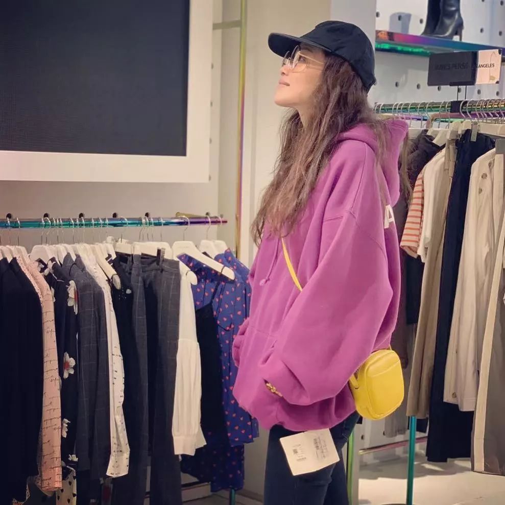 秋冬流行卫衣这么穿超时髦,这些卫衣穿搭好看显瘦更时髦