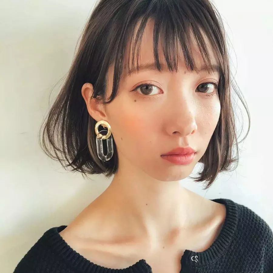 如何打理出最合适自己的短发,准备留长发的短发怎么打理好看