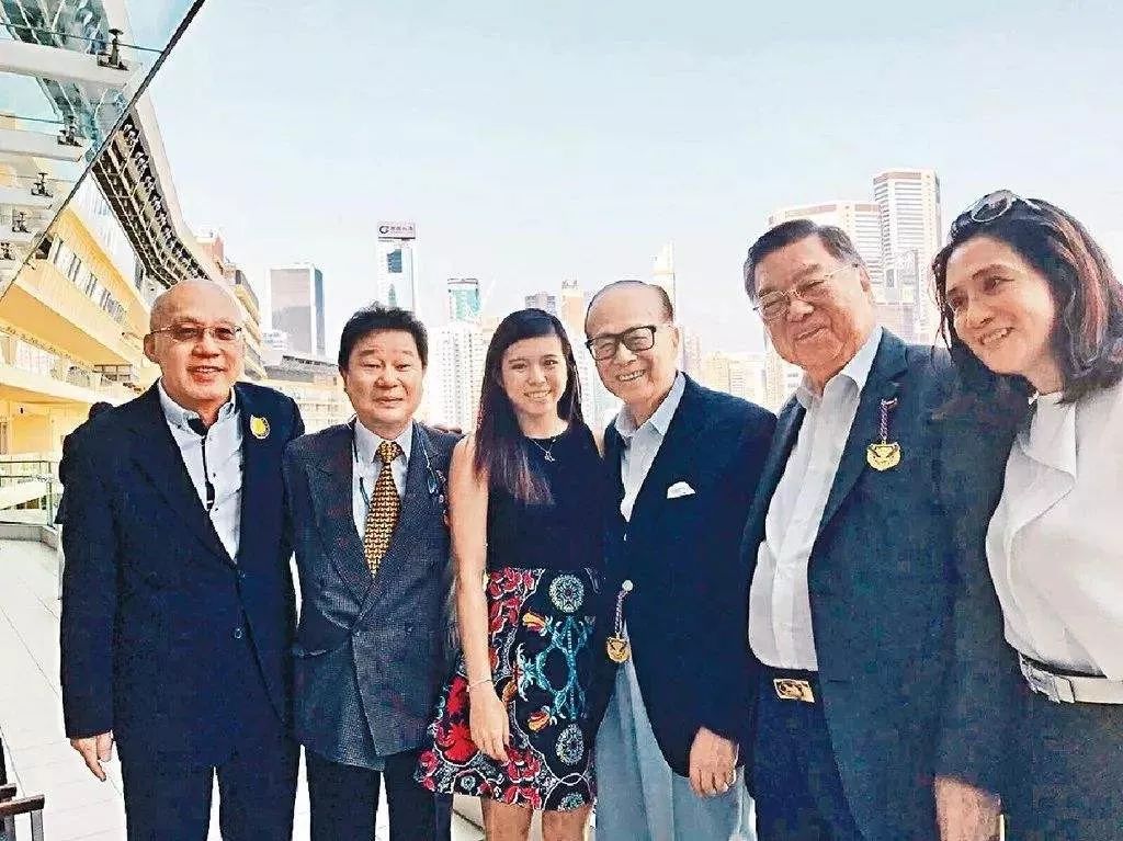 从卖卖卖到建建建，李嘉诚退休这一年发生了什么？