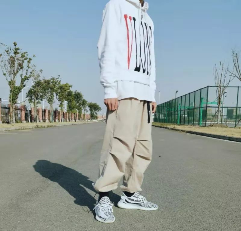 最终我还是买了yeezy白斑马