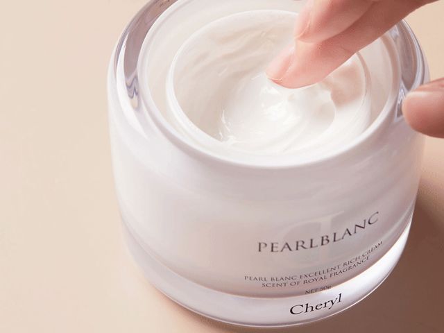 大卖45000瓶！涂上自带美颜的神器，白成一道光~