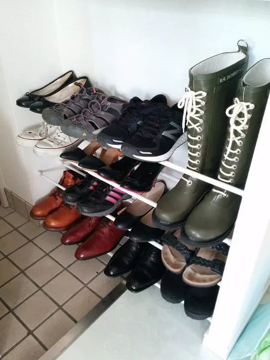 鞋柜格子太高如何多放几层鞋子,鞋柜里的鞋子怎么摆放节省空间