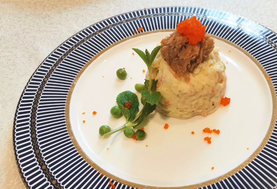 哈尔滨独家私藏の日料，99元抢原价288元套餐，挪威三文鱼刺身厚切+肥牛寿喜锅+日式照烧鸡+金枪鱼沙拉+甜蜜加州卷…