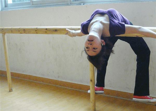 她地震中失去双腿,她在汶川地震失去双腿及女儿