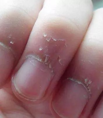 姑娘我看你印堂发黑下一句,姑娘我看你印堂发黑下一句是什么