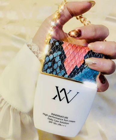 挤爆了！这个鎏*瓶金**成为今年免税店hin难抢的货!