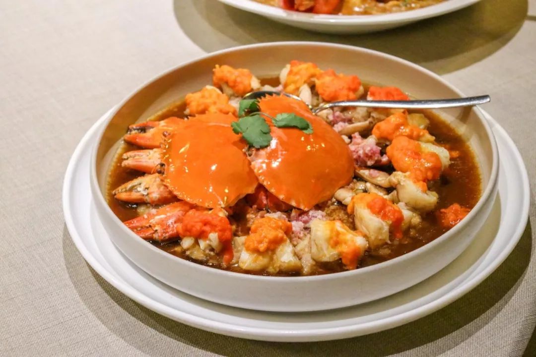 摇船前往酒店，睡在百花深处|杭州最仙儿的打开方式叫紫萱！