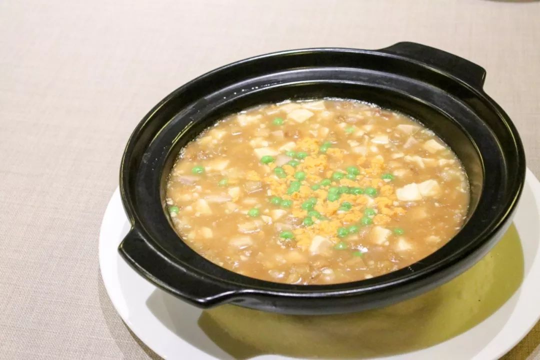 摇船前往酒店，睡在百花深处|杭州最仙儿的打开方式叫紫萱！