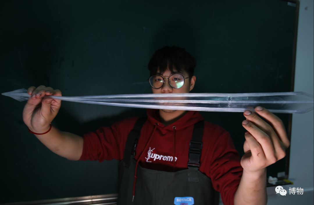 鱿鱼肚子里有长长的塑料片,鱿鱼塑料片