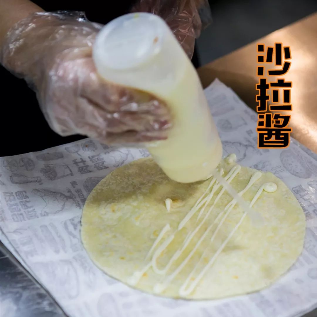 炸鸡汉堡披萨大餐,炸鸡汉堡跟披萨