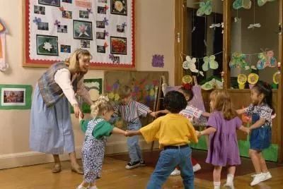 如戏全靠演技,人生如戏全靠演技小女孩一秒入戏