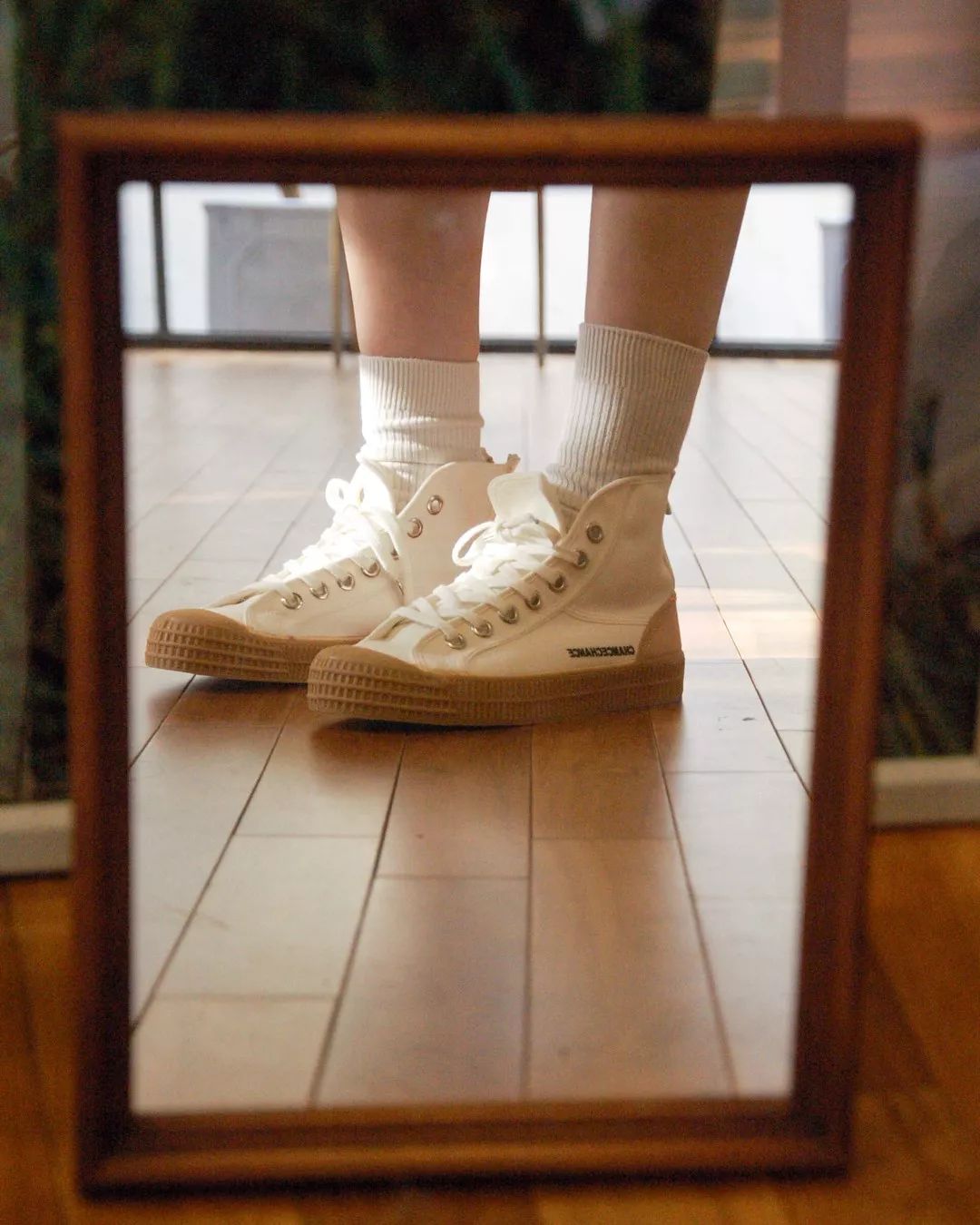 寻觅一些韩国服饰品牌换换口味？那我们不如从球鞋入手吧~