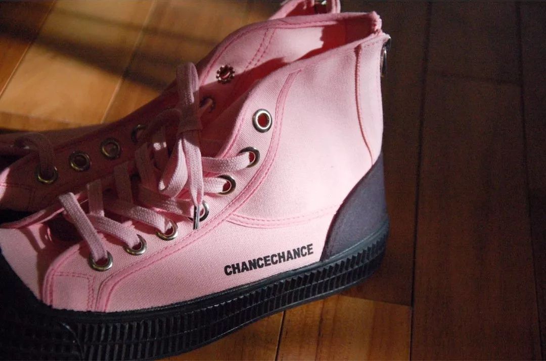 寻觅一些韩国服饰品牌换换口味？那我们不如从球鞋入手吧~