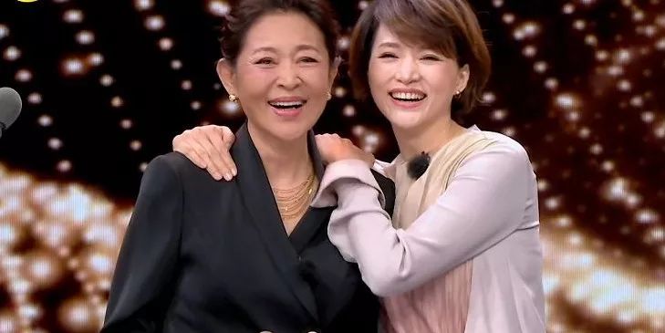 45岁董卿近期状况,46岁董卿现状如何