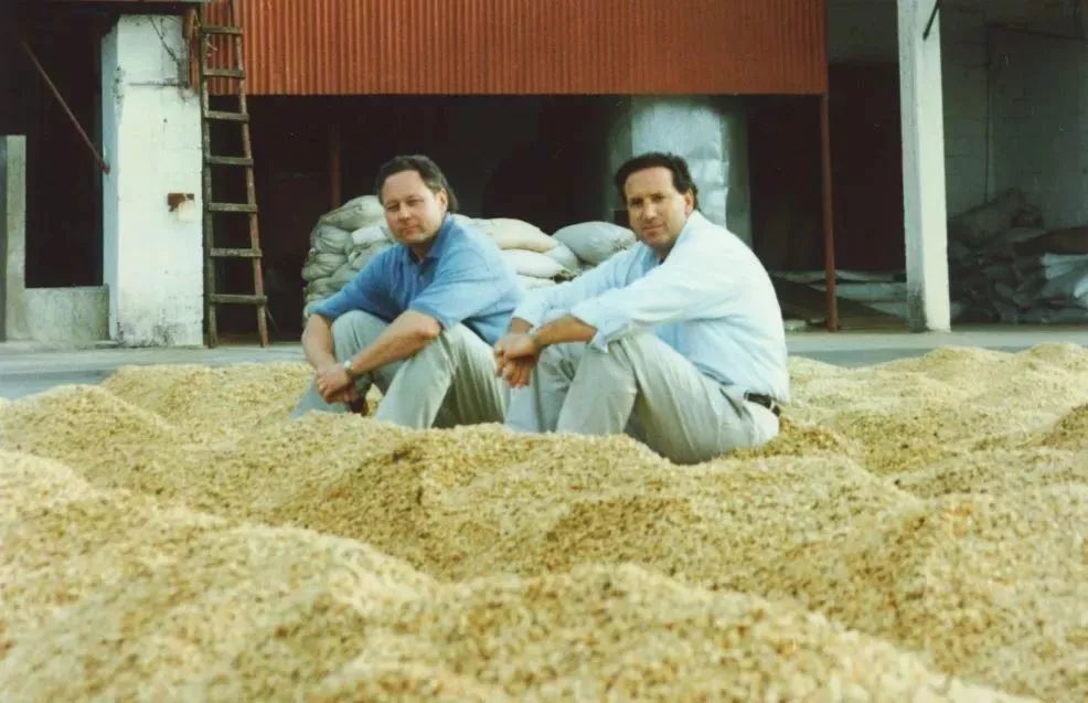 从*血卖**男孩到6000亿商业帝国，他却只想扳倒特朗普？