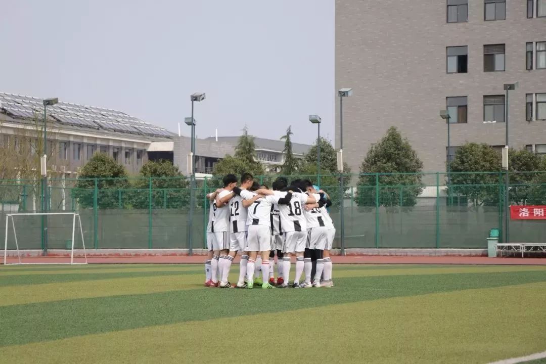 我们只是一群热爱足球的少年,我们这十年足球少年