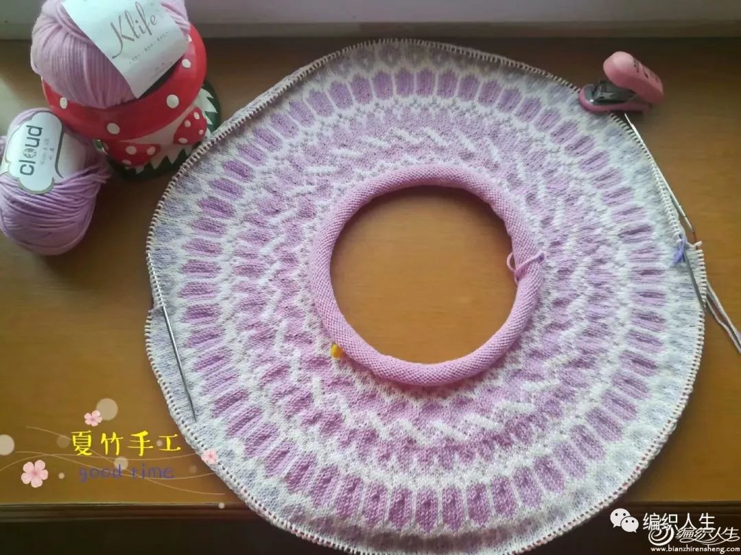 从上往下织套头休闲棒针毛衣样品,粗线棒针女士毛衣中长款的编织