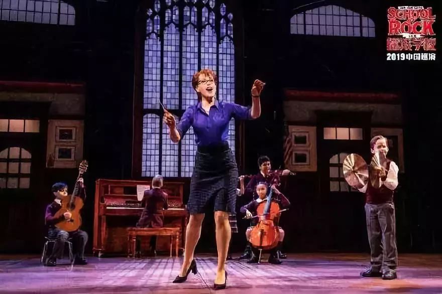 百老汇是舞台剧还是音乐剧,百老汇摇滚音乐剧近乎正常