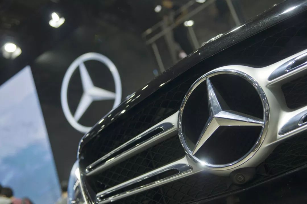 奔驰女车主哭诉维权完整版原视频,奔驰女车主维权后奔驰怎么改进