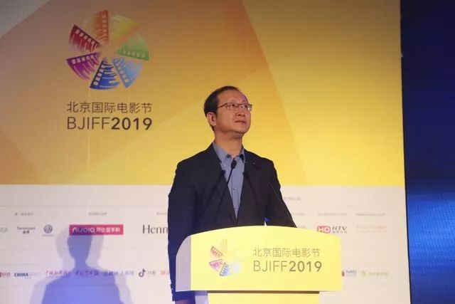 北影节“光影七十年奋进新时代”主题论坛举行，《我不是药神》等入选“批评家选择”年度优秀电影