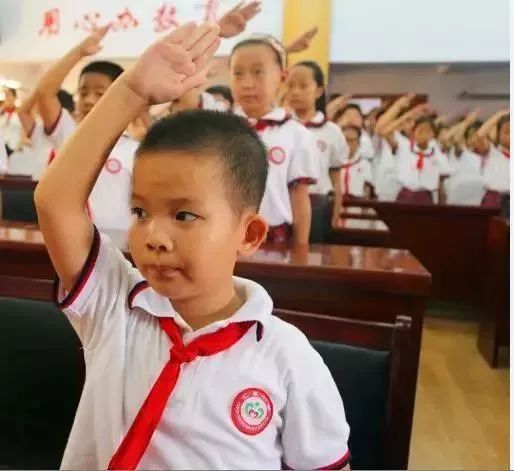 中国少年先锋队礼仪,少年先锋队礼仪规范手抄报