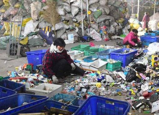 蹲点采访环卫工人8小时工作,蹲点采访