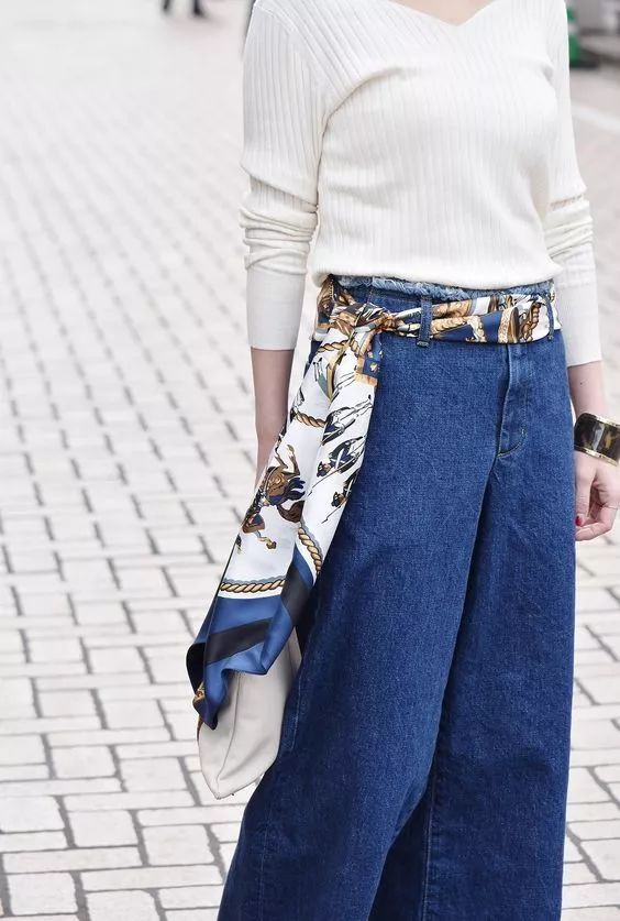 春天方丝巾怎么系好看,丝巾这样系简单时尚又清爽