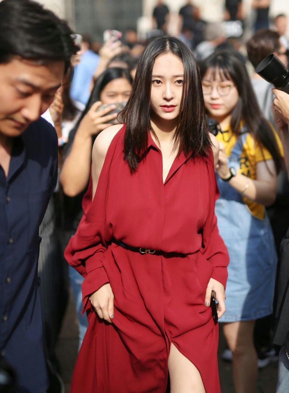 吴宣仪穿深v长裙,吴宣仪深v长裙