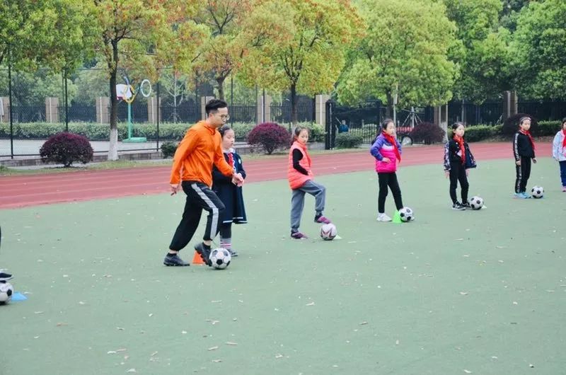 【丁兰风度】新教师展风采观课堂研方法