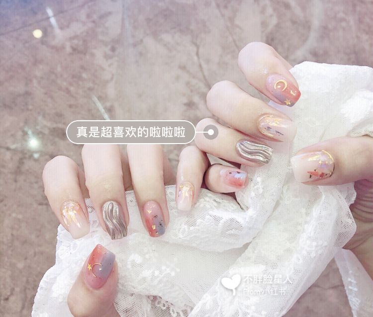 适合夏天的美甲显手白,超显手白的美甲带钻